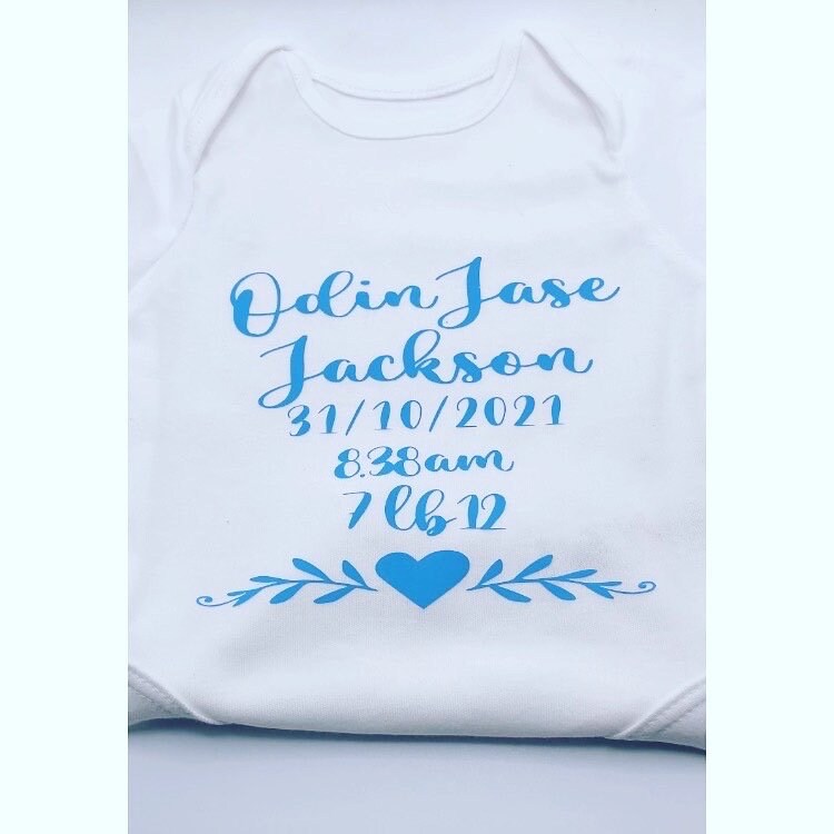 GIFT SET Personalised Baby Grow and Mittens for Birth Announcements, Baby Shower Gifts and Gender Reveal, Gift for Parents, Christening Gift