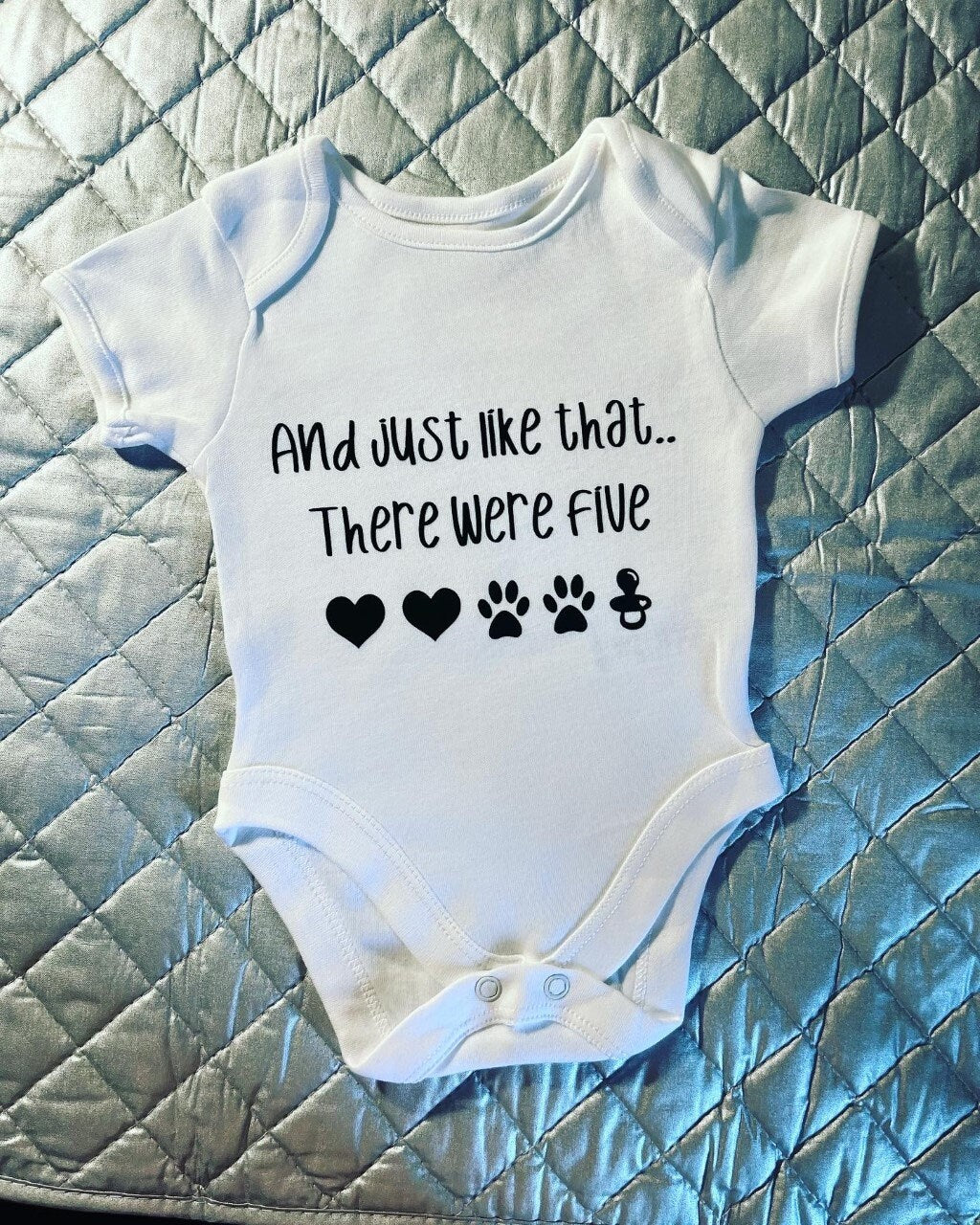 Cute Announcement Baby Vest Grow Bodysuit Pet Gift Dog Cat baby reveal 10 fingers 10 toes, baby feet in parents hands cute pregnancy reveal