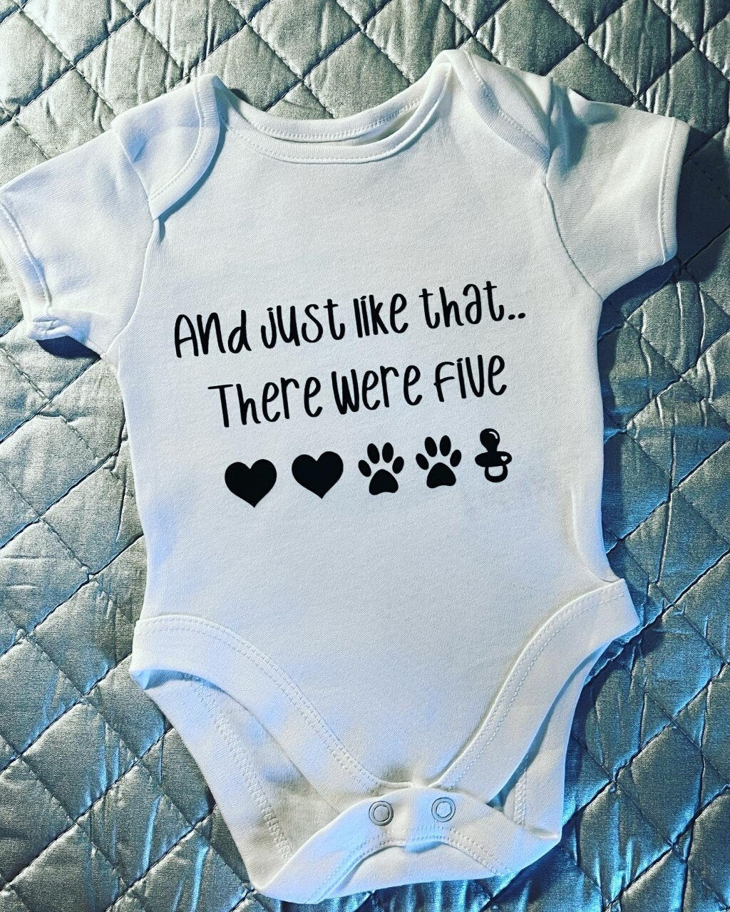 Cute Announcement Baby Vest Grow Bodysuit Pet Gift Dog Cat baby reveal 10 fingers 10 toes, baby feet in parents hands cute pregnancy reveal